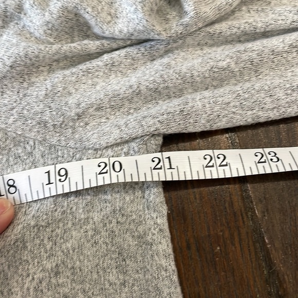 Roolee knit top size large - Picture 9 of 9